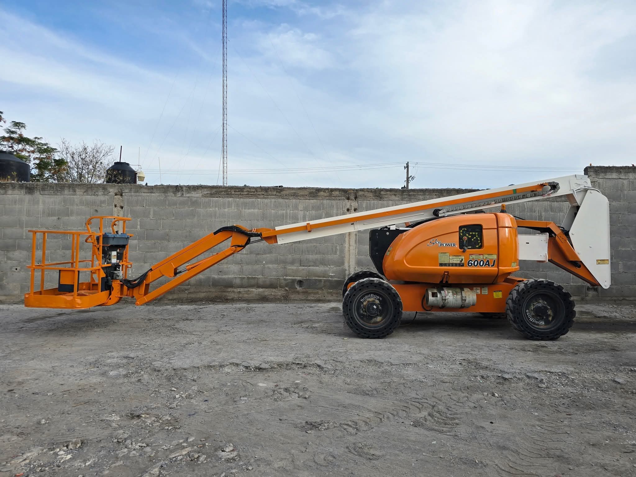 - Plataformas Articuladas Diesel: Z-34/22 IC, Z-45/25 RT, Z-60/34, Z-80/60, Z-135/70, 340AJ, 450AJ, 600AJ, 800AJ, 1250AJP